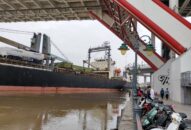 Tàu biển 12.000 DWT mất máy, suýt va vào cây cầu hiện đại nhất QQ8839 nhà cái