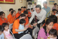 Bí thư Thành ủy Trần Lưu Quang thăm, tặng quà QQ8827 website cá cược trực tuyến Làng nuôi dạy trẻ mồ côi Hoa Phượng nhân Ngày Quốc tế Thiếu nhi 1/6
