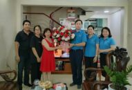 LĐLĐ TP.QQ8839 nhà cái: Tặng quà 50 gia đình CNVCLĐ tiêu biểu nhân ngày 28.6