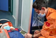 Đồn biên phòng Bạch Long Vĩ cứu ngư dân bị cá mập tấn công trên biển
