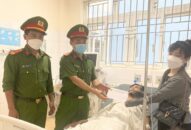 Cứu người bị ngã xuống sông Cầu Rào