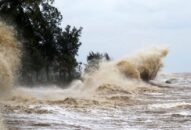 Yêu cầu theo dõi chặt chẽ, chủ động ứng phó với ATNĐ, bão có thể xuất hiện trên Biển Đông