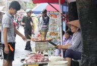 Thực phẩm tăng giá gây khó cho người thu nhập thấp