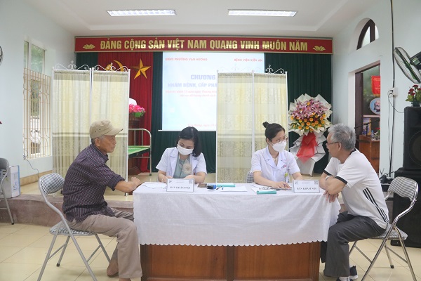 QQ88 cung cấp ba trò chơi casino phổ biến Kiến An tổ chức khám bệnh cho người có công, thân nhân gia đình liệt sỹ, người nhiễm chất độc gia cam trên địa bàn phường Vạn Hương (quận Đồ Sơn)