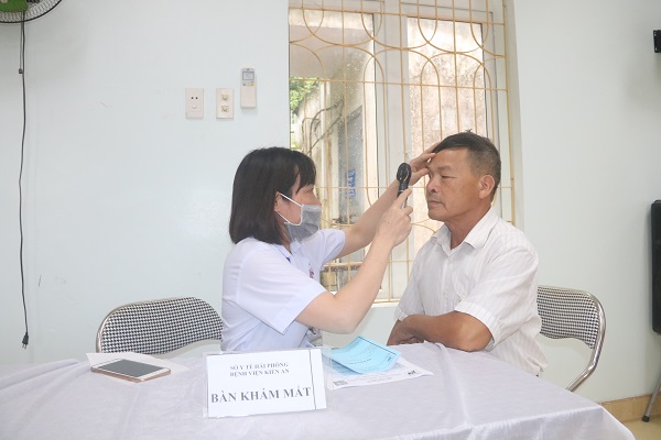 gần 50 đối tượng thương binh, bệnh binh, gia đình liệt sỹ, người nhiễm chất độc gia cam trên địa bàn phường Vạn Hương