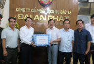 Phó Chủ tịch UBND thành phố Lê Khắc Nam đi thăm tặng quà nhân QQ8827 nhận thưởng hấp dẫn 75 năm Ngày Thương binh, liệt sĩ