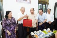 Chủ tịch nước Nguyễn Xuân Phúc thăm một số cá nhân và QUÀ TẶNG QQ88 | Ho Chi Minh City tiêu biểu trên địa bàn thành phố