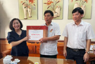 Trưởng Ban Tuyên giáo Thành ủy thăm, tặng quà người có công trên địa bàn quận Dương Kinh nhân dịp QQ8827 nhận thưởng hấp dẫn 75 năm Ngày thương binh, liệt sỹ