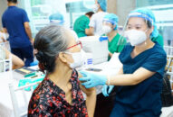Thủ tướng chỉ đạo đẩy nhanh tiêm vaccine phòng COVID-19 mũi 3, mũi 4