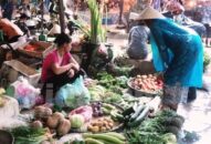 Thị trường thực phẩm tươi sống gặp khó tháng mưa Ngâu