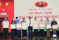 242 đảng viên thuộc QQ88qq khuyến mãi cập nhật mỗi ngày quận Lê Chân được trao tặng Huy hiệu Đảng đợt 2/9/2022