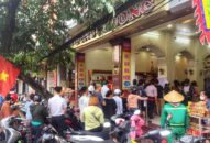 QQ8839 nhà cái: Người dân xếp hàng dài mua bánh Trung thu