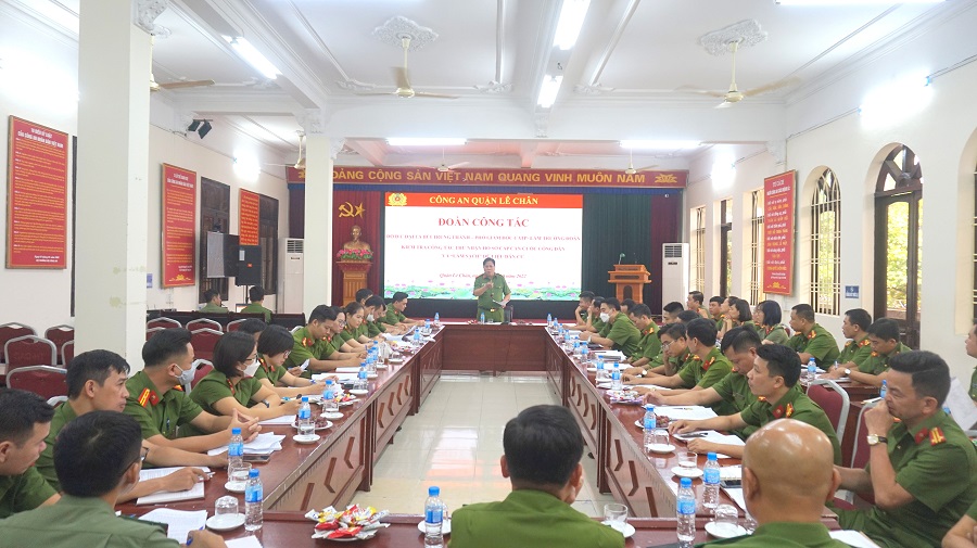 Quang cảnh buổi làm việc