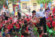 Phó Chủ tịch UBND thành phố Lê Khắc Nam đi thăm tặng quà QQ8827 website cá cược trực tuyến tại huyện An Dương nhân dịp Tết Trung thu