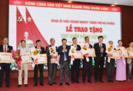 Đảng ủy Khối QUÀ TẶNG QQ88 | Ho Chi Minh City thành phố: Trao tặng Huy hiệu Đảng đợt 2/9/2022; triển khai nhiệm vụ trọng tâm 3 tháng cuối năm 2022