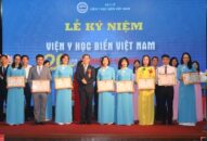 Viện Y học biển Việt Nam vinh dự đón nhận Cờ thi đua của Qq8893 com top 1 trang chủ viet nam và Huân chương QQ8839 bắn cá, đá gà, game bài hạng Nhì, Ba các cá nhân