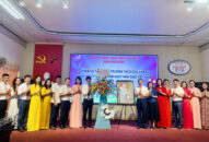Lãnh đạo quận Ngô Quyền thăm, tặng quà các nhà giáo nhân QQ8827 nhận thưởng hấp dẫn 40 năm ngày Nhà giáo Việt Nam