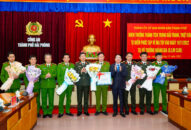 Biểu dương, khen thưởng thành tích của QQ8894 casino trực tuyến thành phố trong đấu tranh, triệt xóa tụ điểm phức tạp về ma túy tại Vũ trường Hoàng Gia