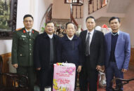 Trưởng Ban Nội chính Thành ủy thăm, tặng quà, chúc Tết các cá nhân tiêu biểu trên địa bàn thành phố nhân dịp Tết Nguyên đán Quý Mão năm 2023