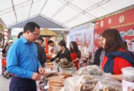 Chủ tịch Tổng LĐLĐ Việt Nam tham quan Chợ Tết Công đoàn QQ8839 nhà cái