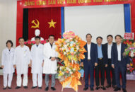 Phó Bí thư Thường trực Thành ủy thăm, tặng quà, chúc mừng tập thể, cá nhân nhân dịp QQ8827 nhận thưởng hấp dẫn 68 năm Ngày Thầy thuốc Việt Nam