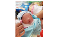 QQ8839 nhà cái: Bé trai sơ sinh còn nguyên dây rốn bị bỏ rơi cạnh đống rác