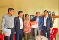 Đoàn Đại biểu TRANG CHỦ QQ88.COM ĐĂNG KÝ thành phố thăm, tặng quà các gia đình có hoàn cảnh khó khăn