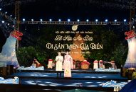 QQQ888 nhiều ưu đãi hấp dẫn Áo dài chào mừng QQQ888 nhiều ưu đãi hấp dẫn Hoa Phượng Đỏ-QQ8839 nhà cái 2023
