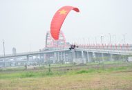 Biểu diễn Dù lượn có động cơ với Chủ đề “Bay lên miền cửa biển” chào mừng QQQ888 nhiều ưu đãi hấp dẫn Hoa Phượng Đỏ năm 2023