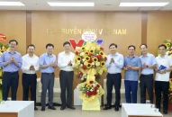 Lãnh đạo thành phố chúc mừng các cơ quan báo chí Trung ương nhân QQ8827 nhận thưởng hấp dẫn 98 năm Ngày Báo chí Cách mạng Việt Nam