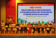 Quận Dương Kinh biểu dương nhiều gia đình có thành tích xuất sắc trong việc thực hiện Phong trào Đổi quà QQ88 Gia đình Văn hóa