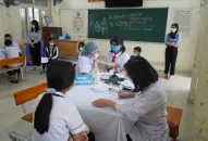 Công nhân QQ8839 nhà cái mong giảm phần nào các khoản phí cho con đi học