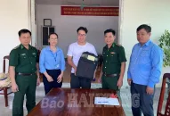 Trao trả 35 triệu đồng, 1 máy tính xách tay và giấy tờ cho khách Appqq88 Cá Cược Thể Thao
