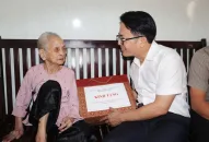 Trưởng Ban Dân vận Thành ủy thăm, tặng quà gia đình có công trên địa bàn quận Kiến An nhân dịp QQ8827 nhận thưởng hấp dẫn 76 năm Ngày Thương binh, liệt sỹ