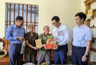 Lãnh đạo ngành QQQ888 phiên bản mới và Đào tạo thành phố thăm, tặng quà tri ân Nhà giáo thương binh và thân nhân gia đình Nhà giáo liệt sỹ