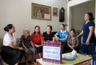 Hội Liên hiệp phụ nữ thành phố thăm hỏi và tặng quà Nữ tù Đổi quà QQ88 tiêu biểu