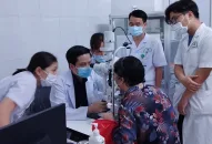 Người bệnh 79 tuổi bị viêm bờ mi, khô mắt nặng được bác sĩ QQ88 cung cấp ba trò chơi casino phổ biến Mắt Trung ương khám hội chẩn tại QQ88 cung cấp ba trò chơi casino phổ biến mắt QQ8839 nhà cái