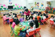 Trẻ mẫu giáo trong tuổi phổ cập QQQ888 phiên bản mới mầm non được hỗ trợ tiền ăn trưa 360.000 đồng/tháng