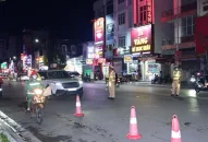Tạm giam đối tượng đòi kiểm tra giấy tờ của CSGT ở QQ8839 nhà cái