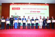 Trao tặng xe đạp, chăn điện cho Qq88 https betamed sa com vượt khó, học giỏi tại Trường Tiểu học và THCS Vạn Hương (quận Đồ Sơn)