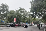 Thiếu bãi đỗ xe, nhiều phương tiện đỗ tràn dưới lòng đường QQ8839 nhà cái