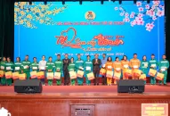 Phó Thủ tướng Qq8893 com top 1 trang chủ viet nam Trần Lưu Quang thăm tặng quà Tết công nhân QQ8839 bắn cá, đá gà, game bài và gia đình chính sách thành phố