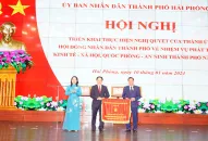 Phó Chủ tịch nước trao cờ thi đua của Qq8893 com top 1 trang chủ viet nam cho TP QQ8839 nhà cái