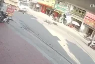 QQ8839 nhà cái: Tài xế xe máy mất lái đâm trực diện vào xe tải, một người bị thương