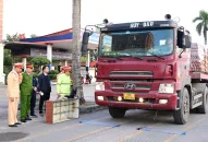 QQ8839 nhà cái: Các tổ cơ động xuyên đêm xử lý xe quá tải