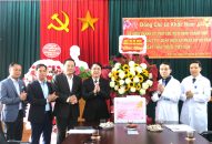 Phó Chủ tịch UBND thành phố Lê Khắc Nam thăm, tặng quà các tập thể, cá nhân tiêu biểu ngành QQ8839 Đăng ký, Tải app