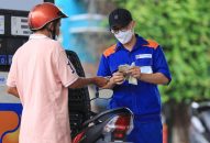 Giá xăng đồng loạt tăng, phá mốc 25.000 đồng/lít