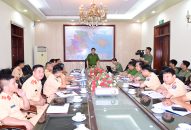 Đại tá Bùi Trung Thành, Phó Giám đốc CATP làm việc với lực lượng Cảnh sát giao thông về công tác bảo vệ QQQ888 nhiều ưu đãi hấp dẫn Hoa Phượng Đỏ năm 2024