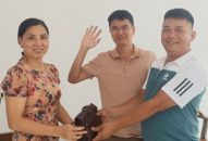 Nhặt được túi xách, QQ8894 casino trực tuyến bán chuyên trách xã Ngũ Lão tìm và trao trả người đánh rơi