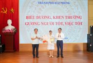 Lãnh đạo thành phố biểu dương, khen thưởng Điều dưỡng Nguyễn Thị Thảo, Khoa hô hấp, QQ88 cung cấp ba trò chơi casino phổ biến QQ8827 website cá cược trực tuyến QQ8839 nhà cái